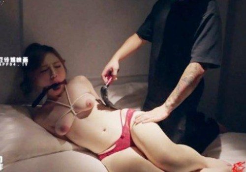 Cô nàng xinh đi đêm một mình bị cưỡng hiếp