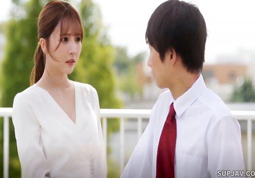 Nam sinh ngây ngô được cô giáo xinh đẹp đem lòng yêu