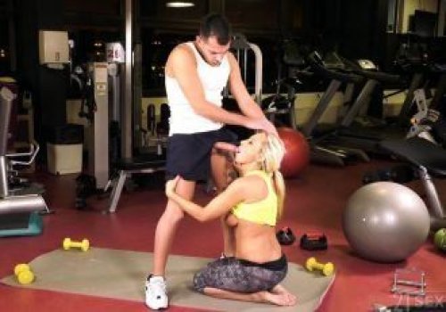 Vợ lồn to nứng ra ngoài tập gym mây mưa cùng trai trẻ